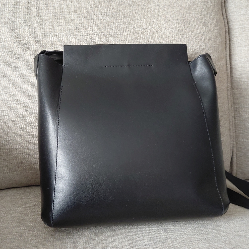 Everlane The Form Black Leather Bag